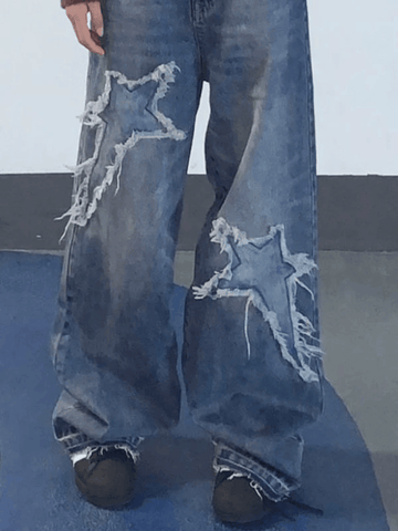 Blaue Boyfriendjeans mit Sternen-Patch im Used-Look