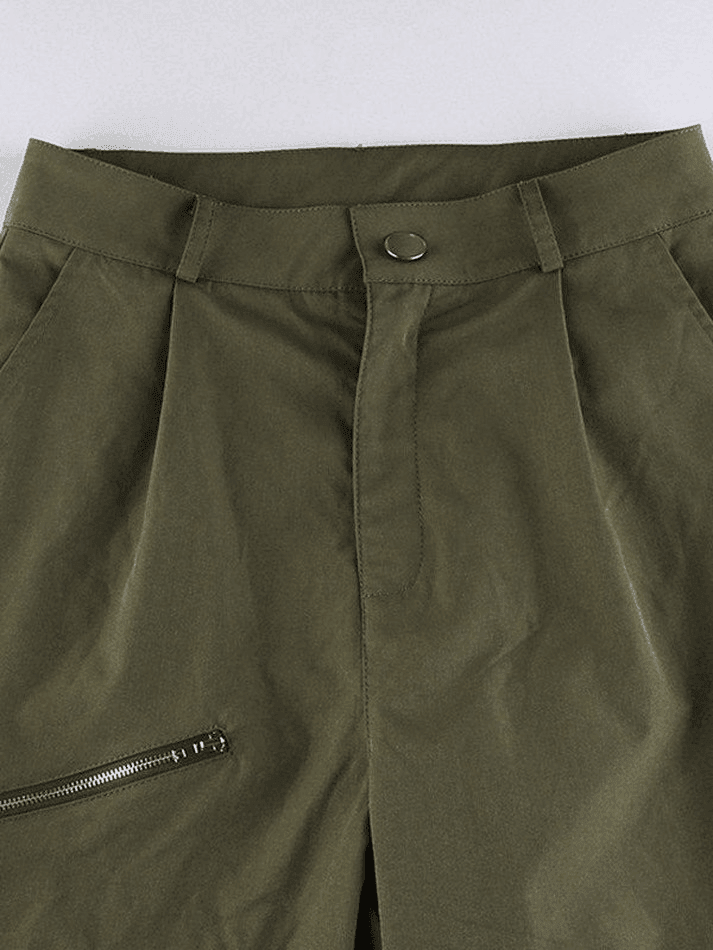 Cargohose mit Riemendetail und Tasche