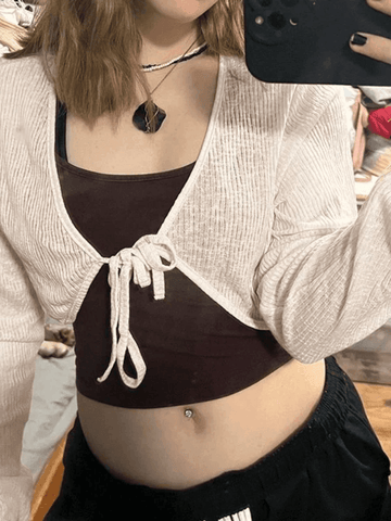 Crop-Top aus geripptem Cardi-Strick mit Bindeband vorne