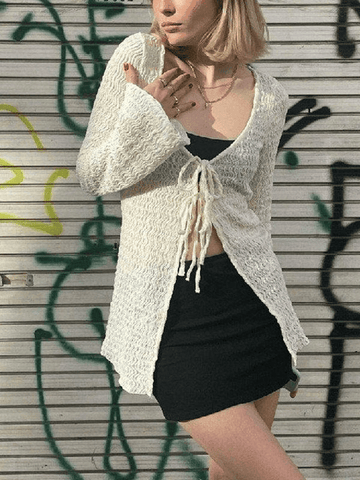 Langärmlige Strickjacke mit Bindeband vorne