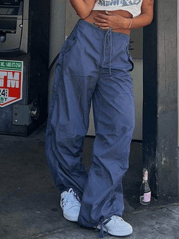 Baggy-Cargohose mit Fallschirm-Print und Binderiemen