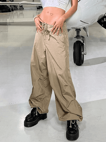 Baggy-Cargohose mit Fallschirm-Print und Binderiemen