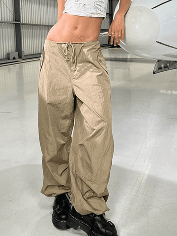 Baggy-Cargohose mit Fallschirm-Print und Binderiemen