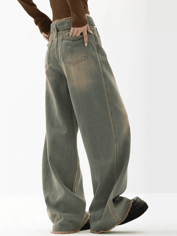 Boyfriendjeans mit Binderiemen und Nahtdetail