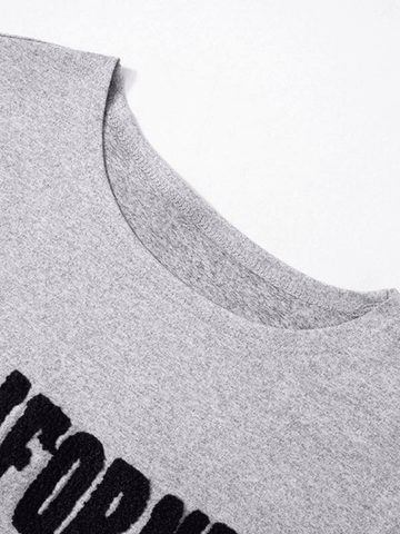 Camiseta de manga corta con alfabeto bordado vintage