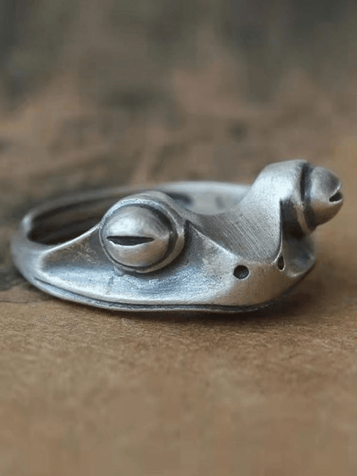 Vintage Frog Design Cuff Ring