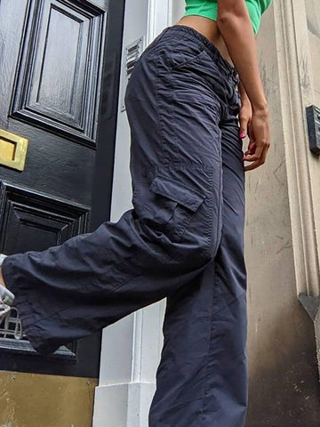 Pantalones cargo lisos con bolsillos lavados