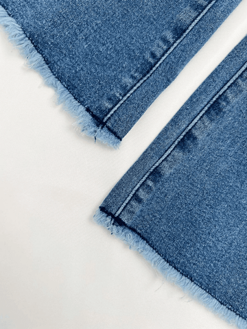 Verwaschene Push-Up-Jeans mit ausgestelltem Bein